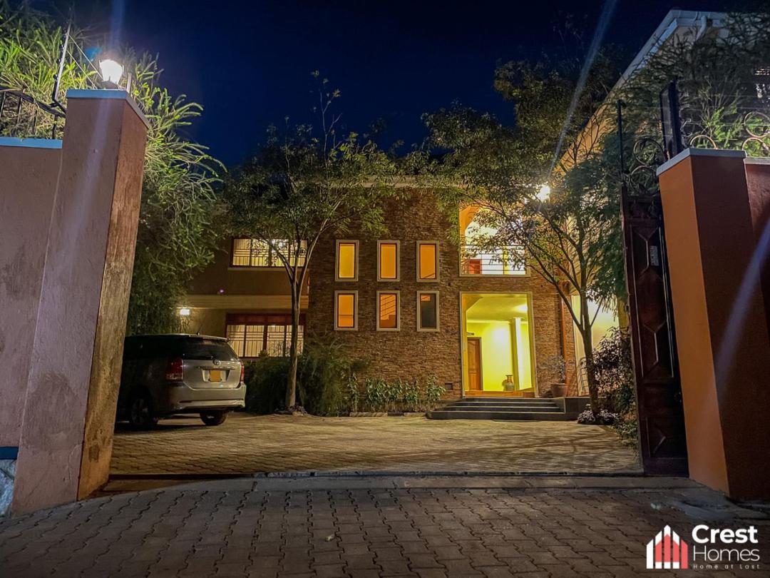 Crest Homes Uganda Kitende Eksteriør bilde